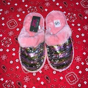 🍀Girls Bobbie Brooks Pink Sparkle House Shoe🍀